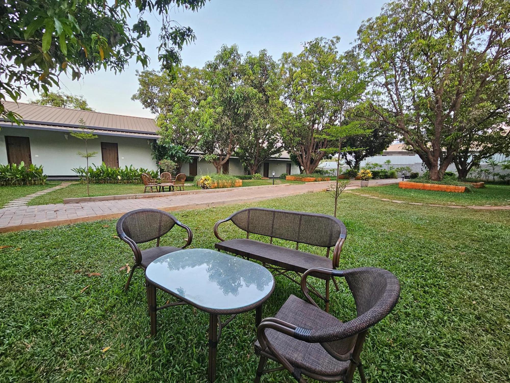River Estates Luxury Resort & Spa Karjat Bagian luar foto